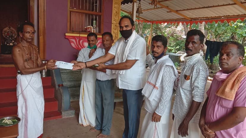 ಕೊರೋನಾ ಸಂದರ್ಭ ದೇವಸ್ಥಾನದ ವತಿಯಿಂದ ಗೌರವದನ ಕಿಟ್ ವಿತಾರಣೆ